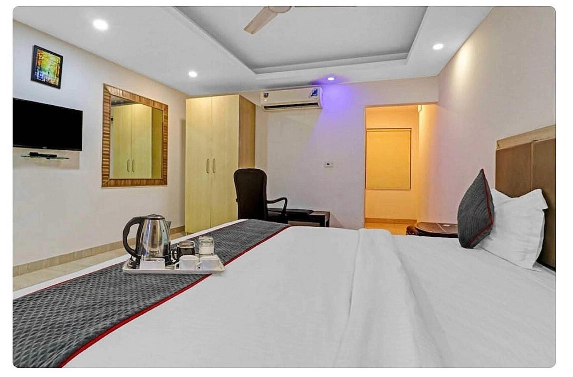 Super Hotel O Mahal New Delhi Buitenkant foto