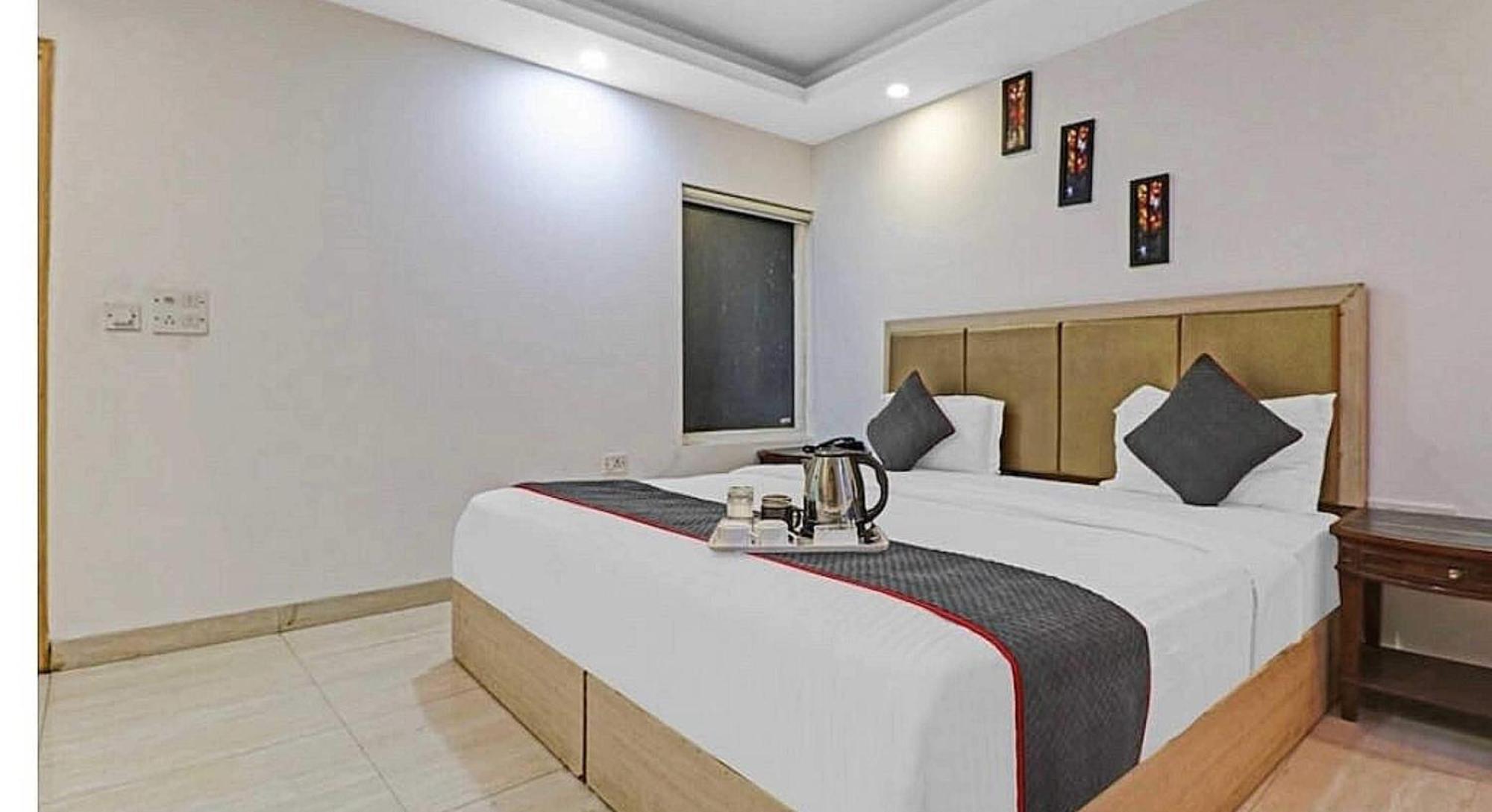 Super Hotel O Mahal New Delhi Buitenkant foto