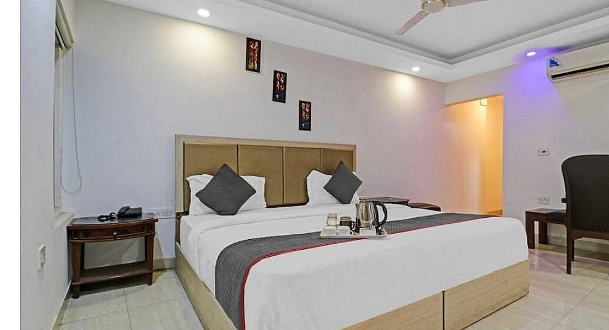 Super Hotel O Mahal New Delhi Buitenkant foto