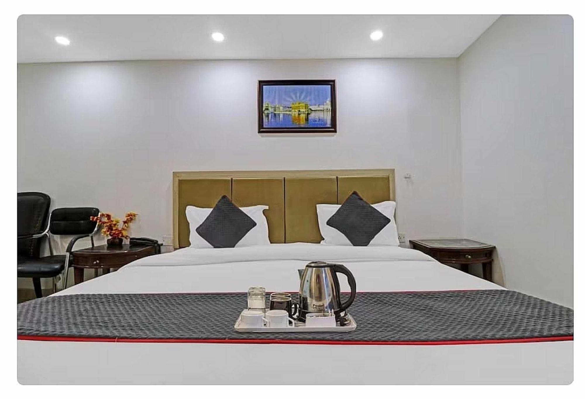 Super Hotel O Mahal New Delhi Buitenkant foto