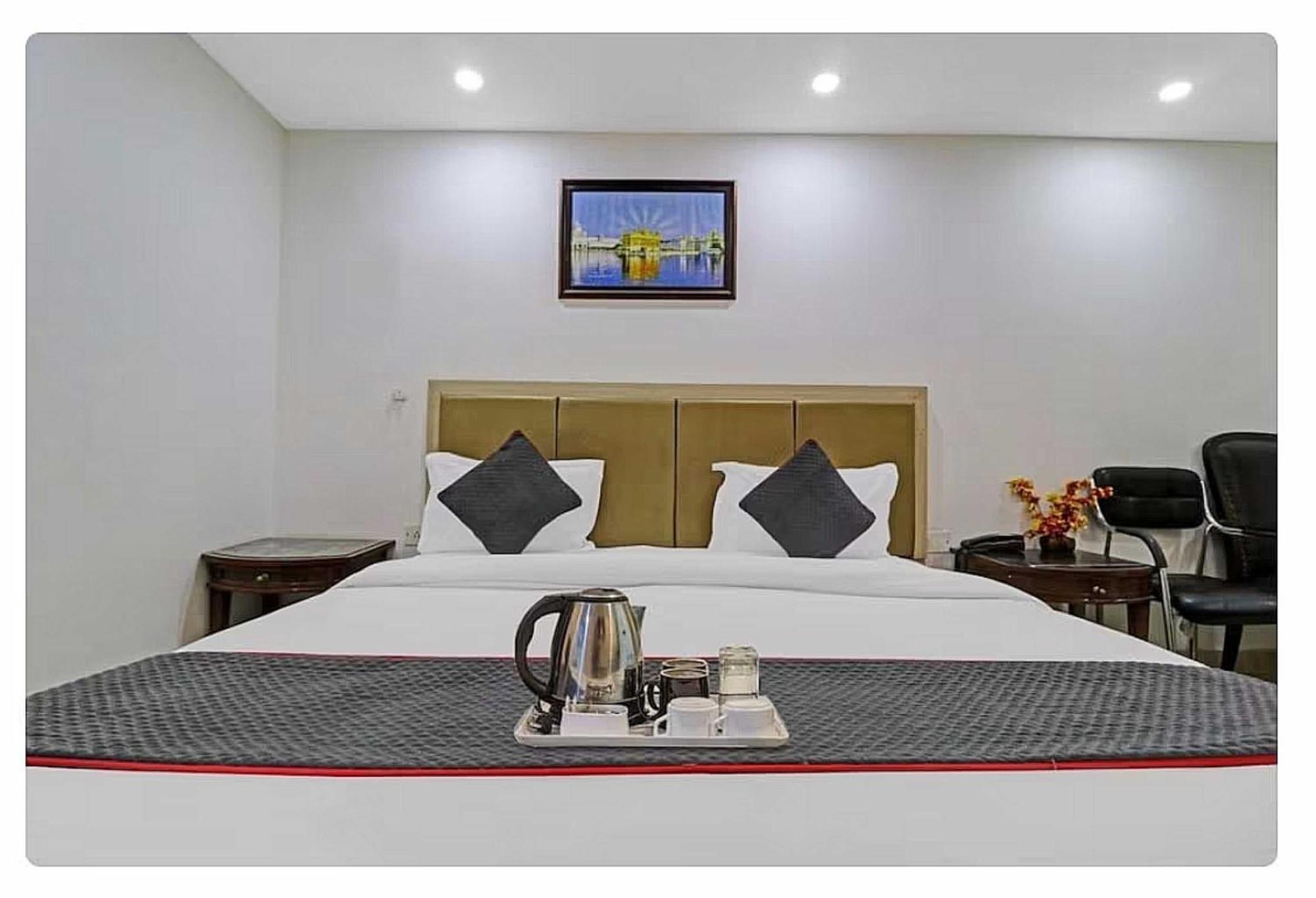 Super Hotel O Mahal New Delhi Buitenkant foto
