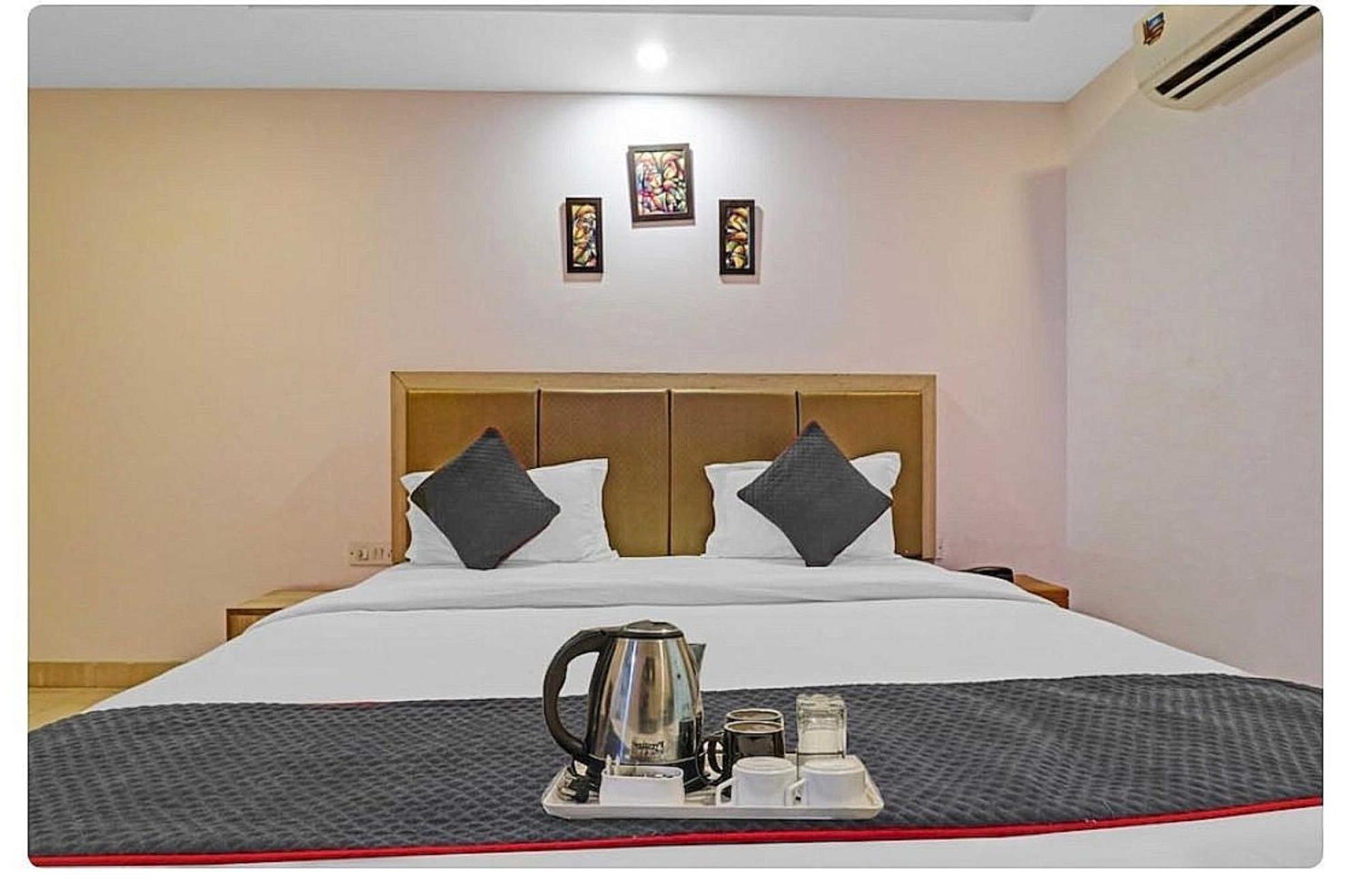Super Hotel O Mahal New Delhi Buitenkant foto