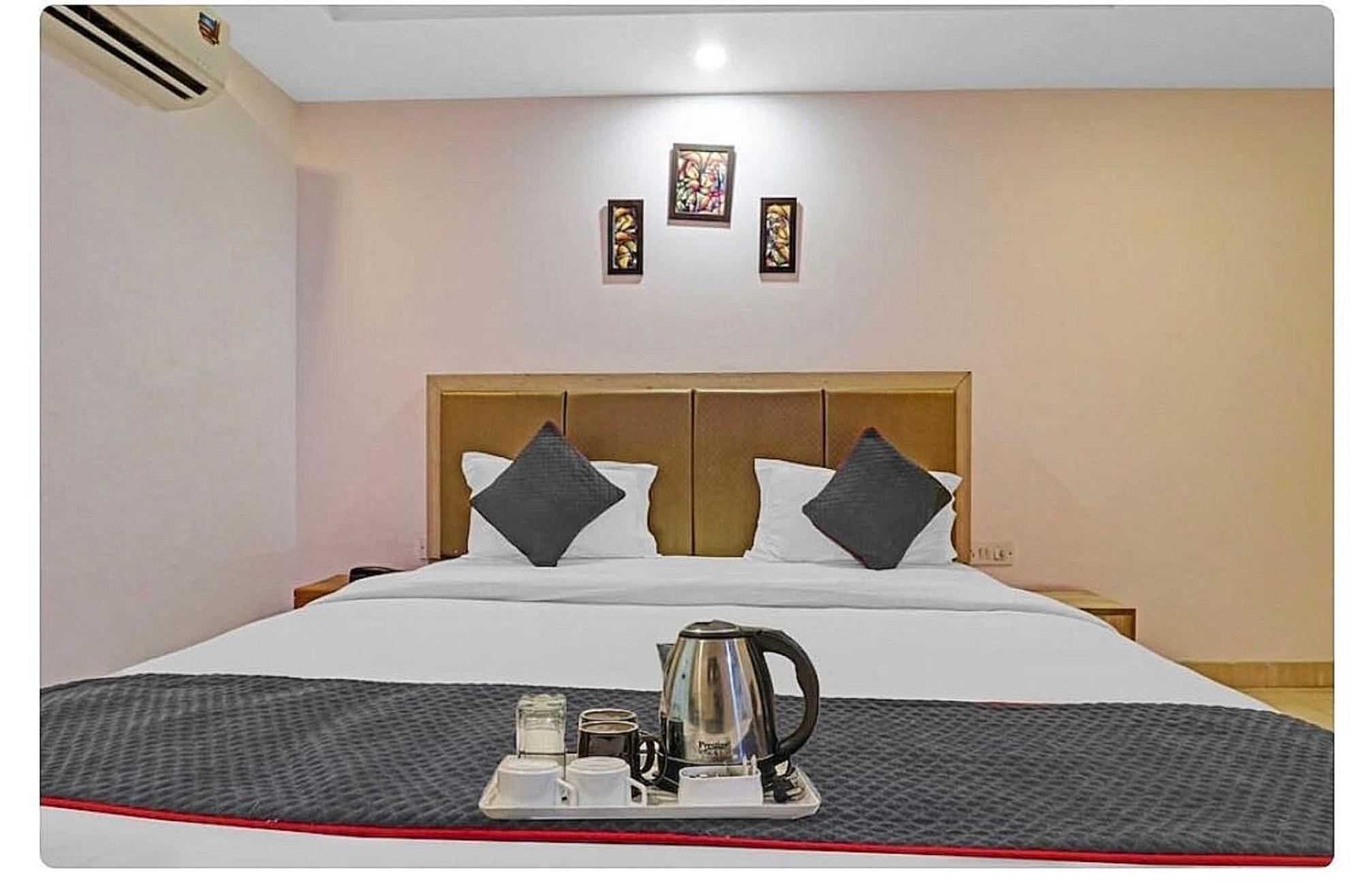 Super Hotel O Mahal New Delhi Buitenkant foto