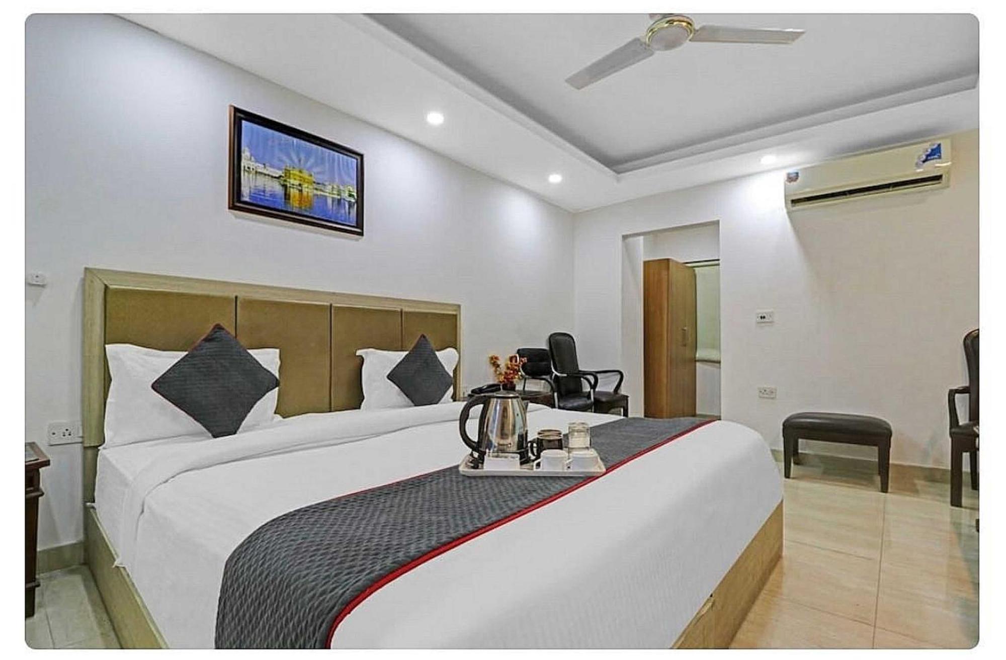 Super Hotel O Mahal New Delhi Buitenkant foto