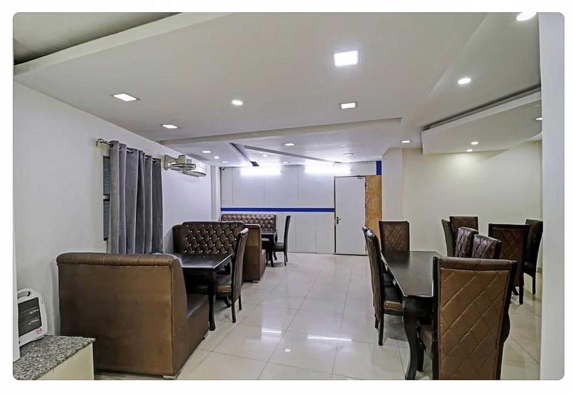 Super Hotel O Mahal New Delhi Buitenkant foto