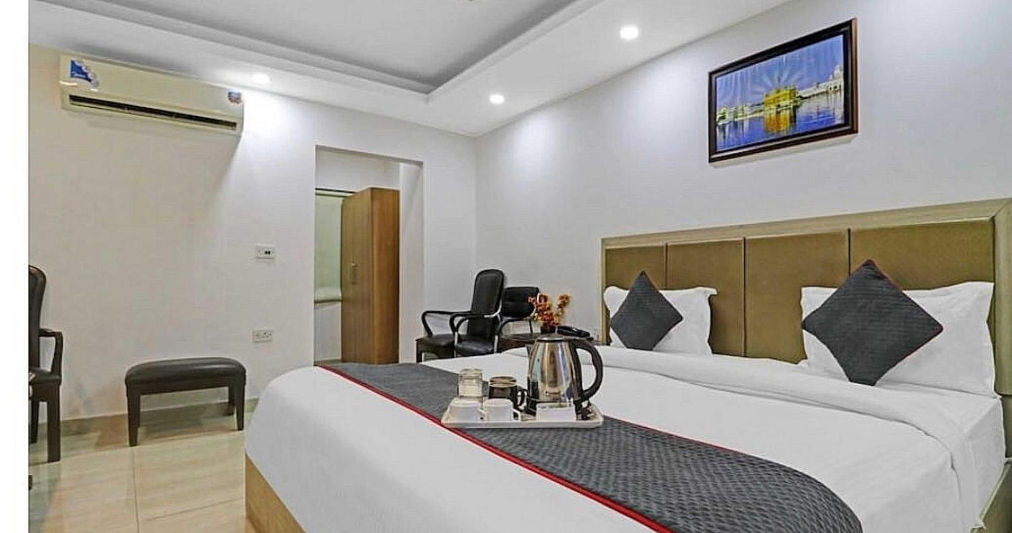 Super Hotel O Mahal New Delhi Buitenkant foto