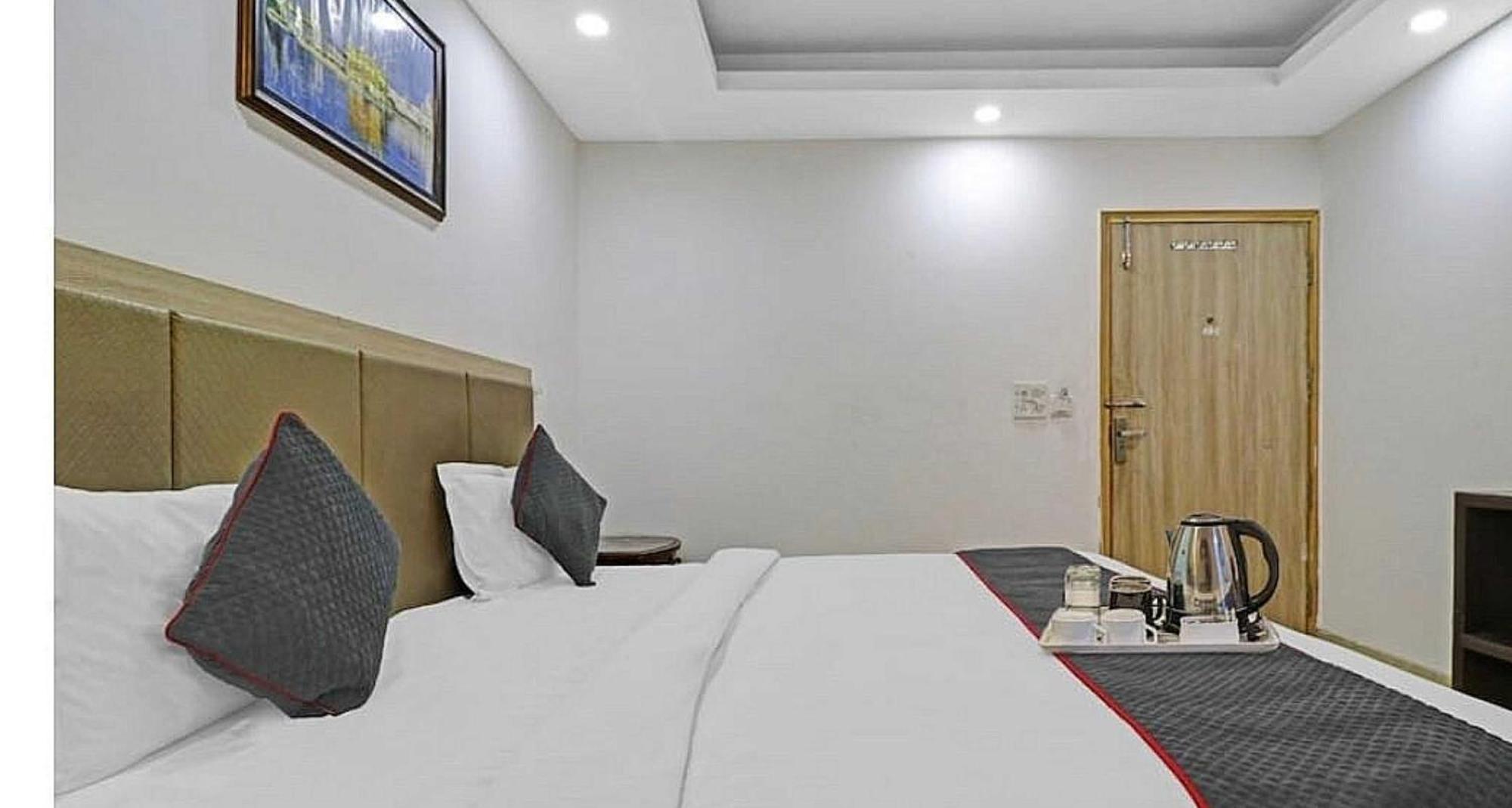 Super Hotel O Mahal New Delhi Buitenkant foto