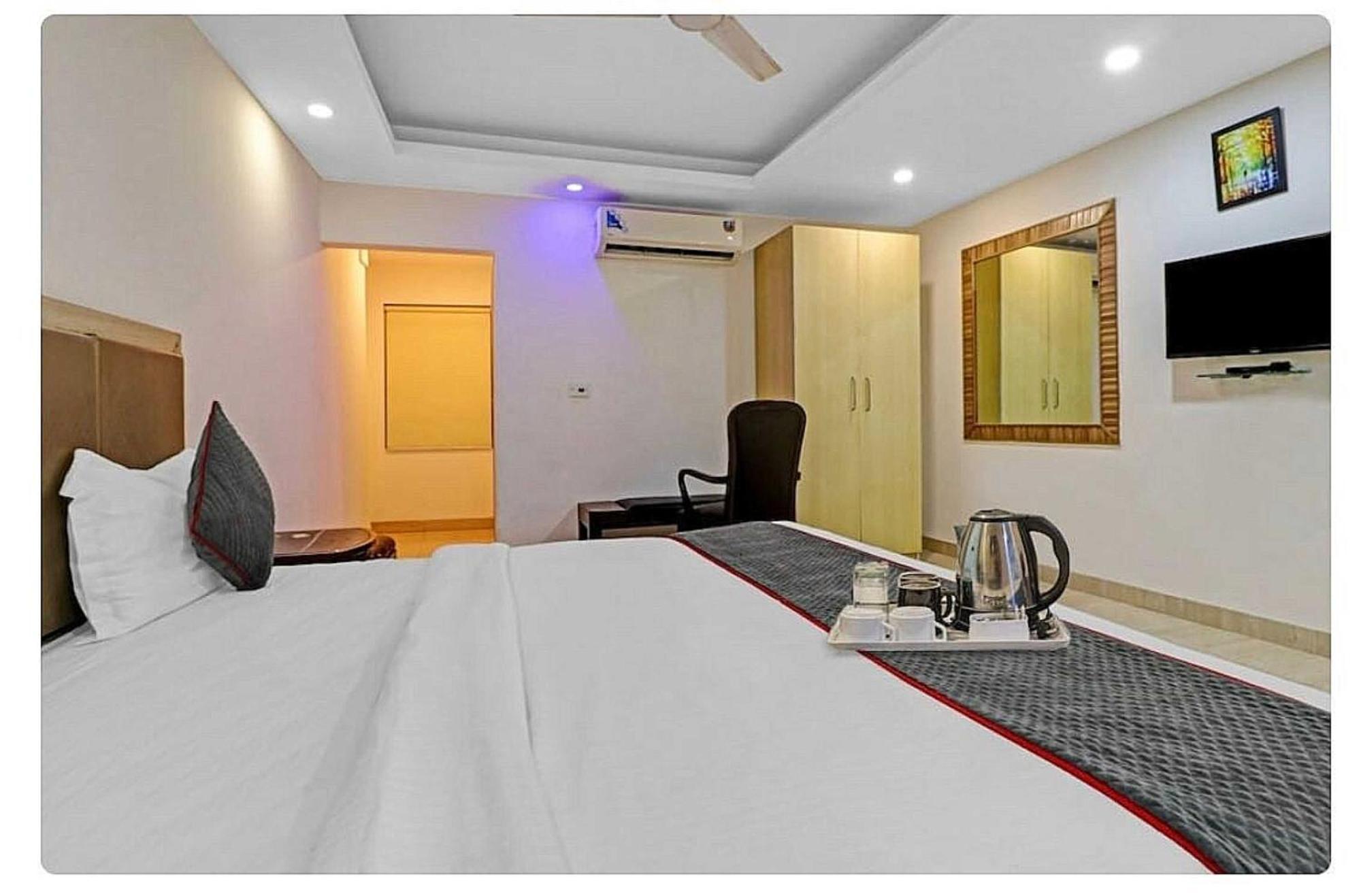 Super Hotel O Mahal New Delhi Buitenkant foto