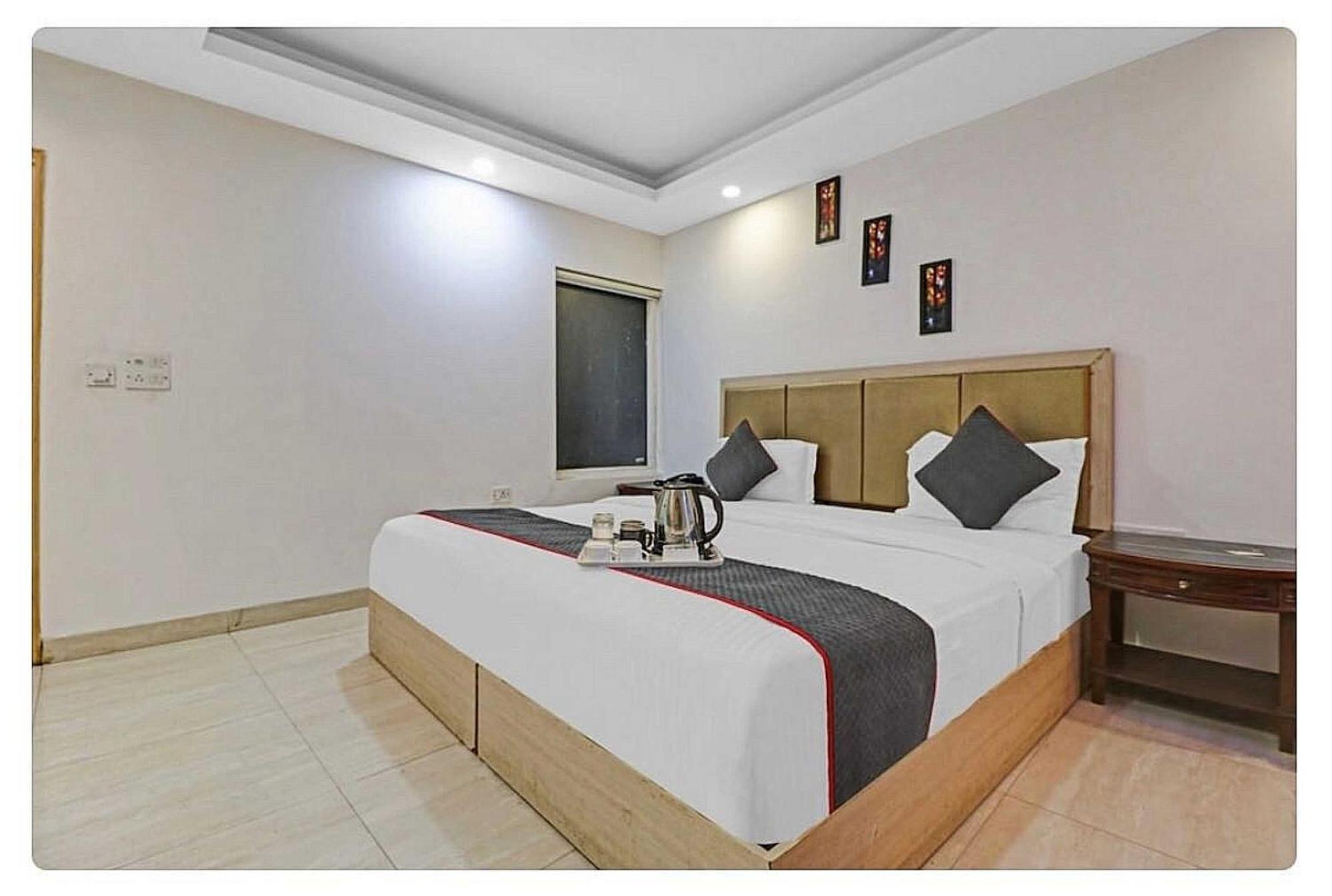 Super Hotel O Mahal New Delhi Buitenkant foto